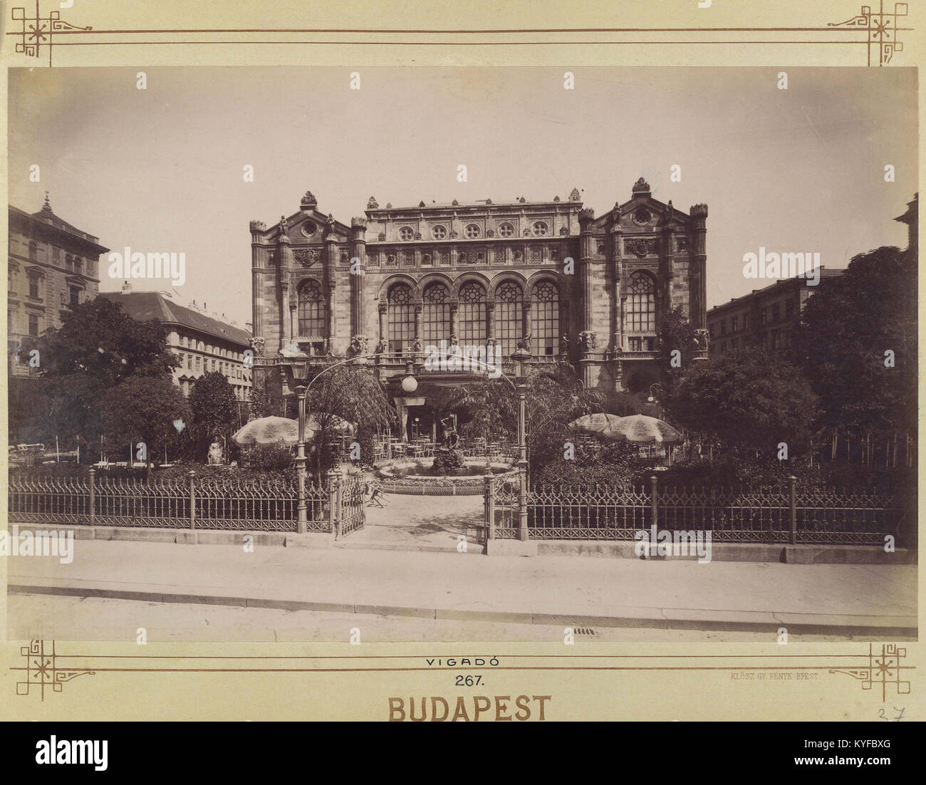 Vigadó tér, a Vigadó és előtte a Kioszk (Hangli). - Budapest, Fortepan  82597 Stock Photo - Alamy