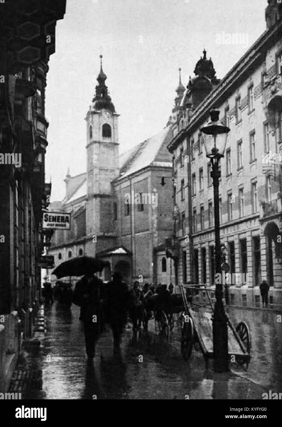 Pogled na frančiškansko cerkev v Ljubljani z Miklošičeve ceste v rahlem