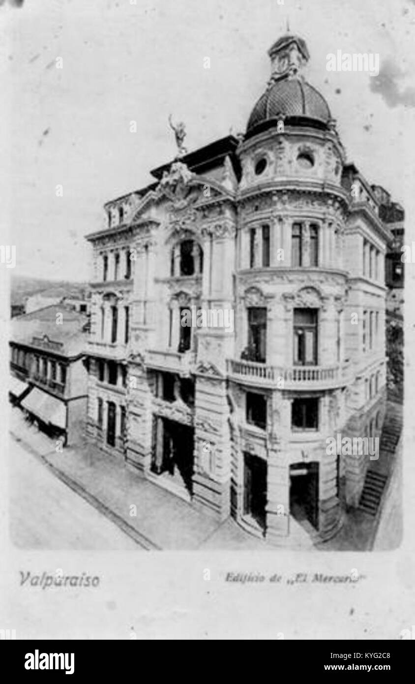 Postal edificio El Mercurio de Valparaíso a principios del siglo XX. Stock Photo