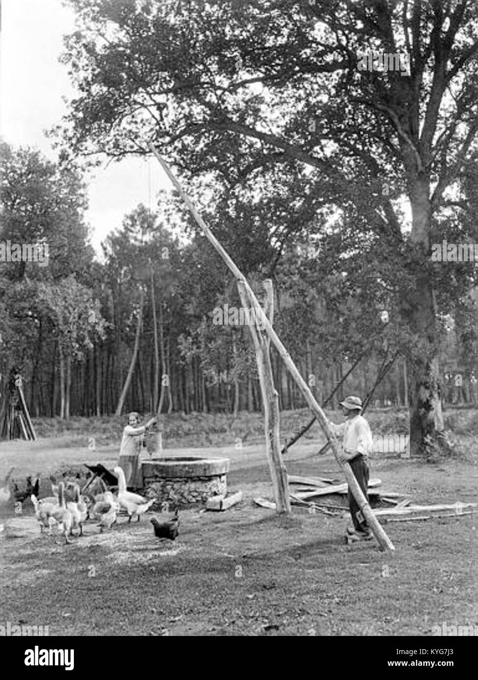 Puit balancier dans les Landes vers 1925, Georges-Louis Arlaud Stock Photo