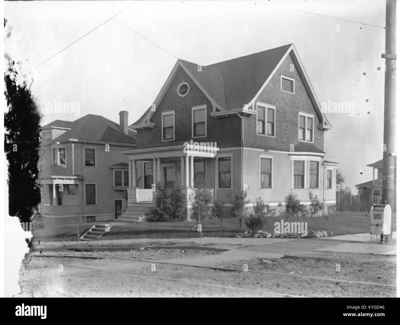 Residences at 417 and 421 West Galer St from the east, Seattle, Washington, 1905 (KIEHL 172) Stock Photo