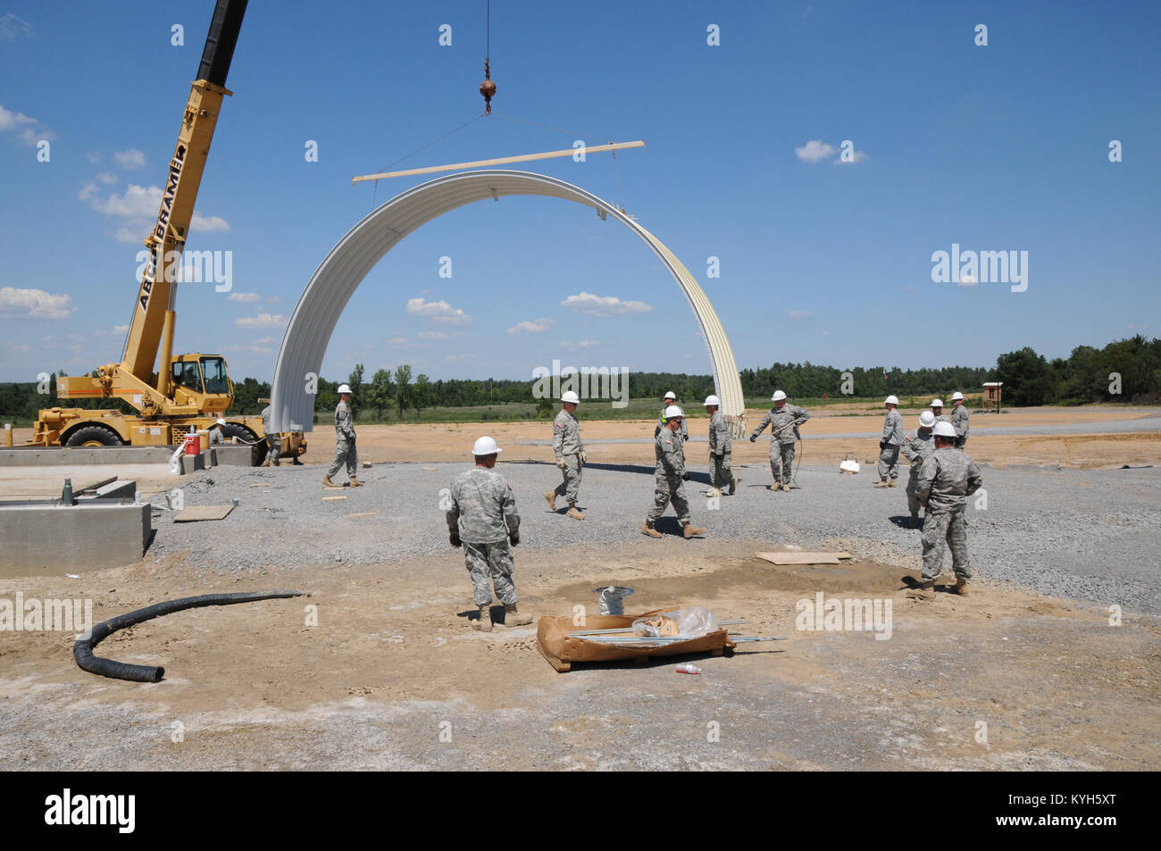 Soldiers Of The 149th Vertical Engineer Co Construct A K Span Stock Photo Alamy Soldiers Of The 149th Vertical Engineer Co Construct A K Span Stock Photo Alamy