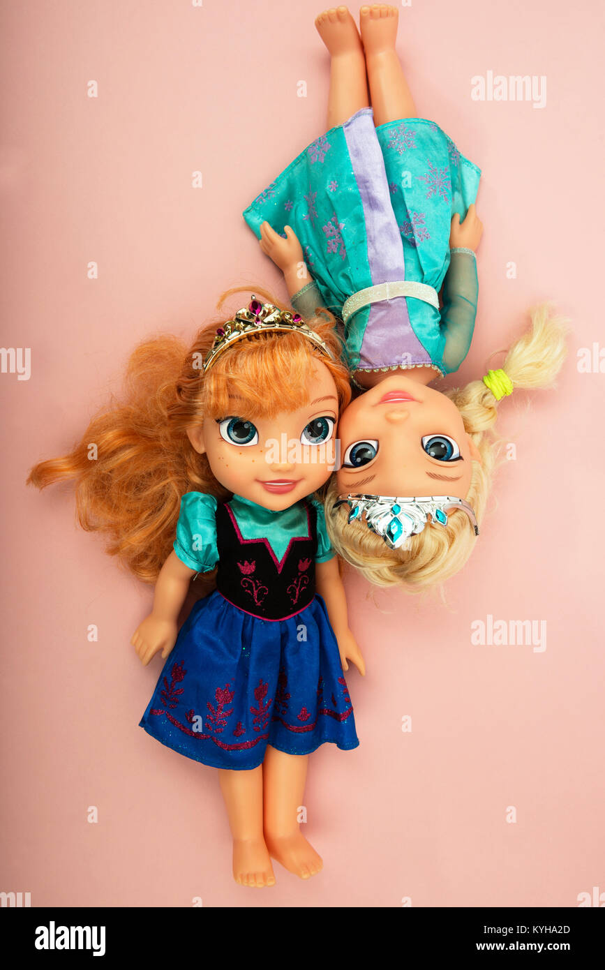 Bonecas Frozen II Sing original Disney Store<br>Exatamente como na foto  ainda<br>Funcionando - Hobbies e coleções - Parque das Nações, Santo André  1254443402