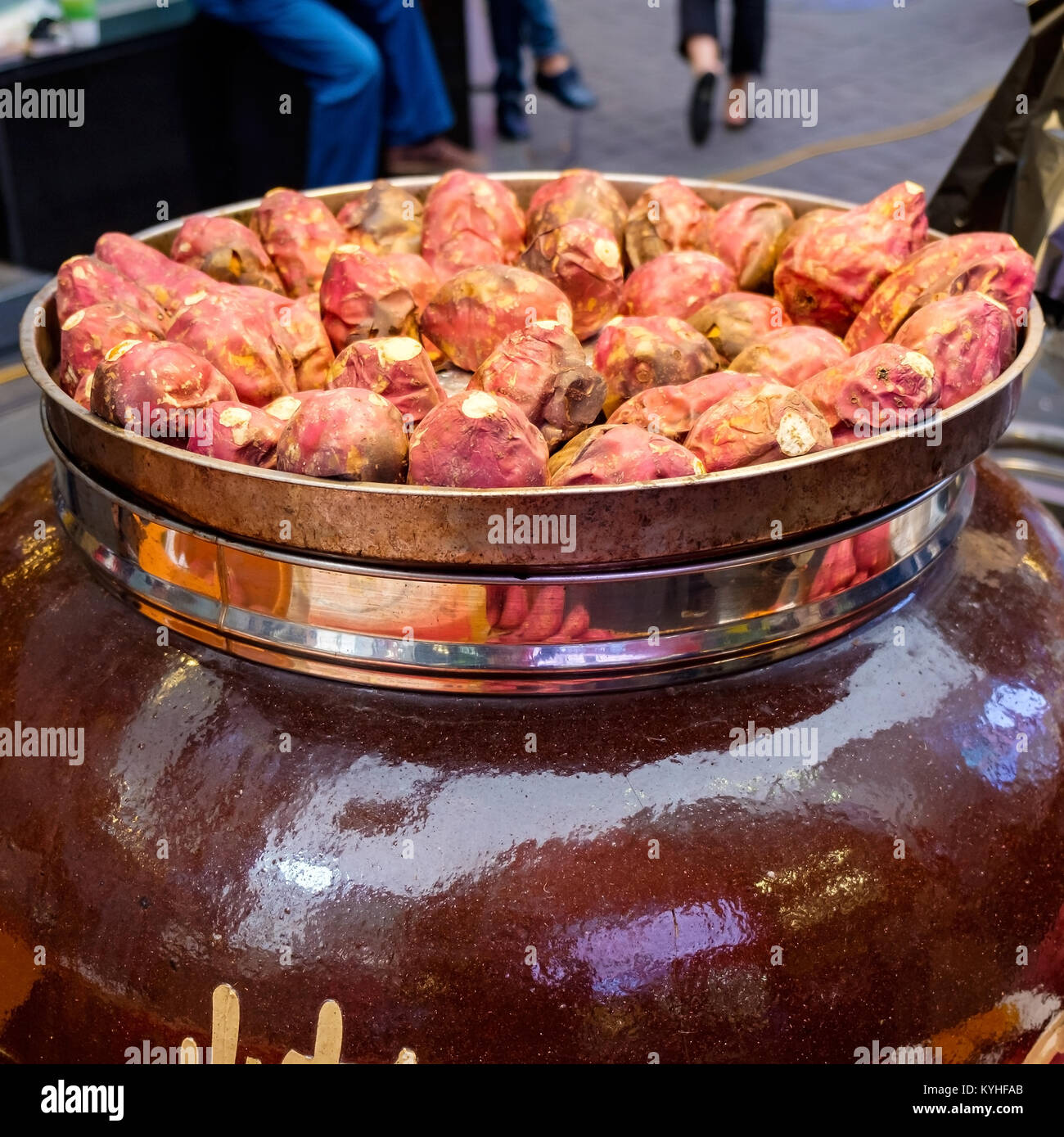 Braised sweet potatoes (Korean street food Stock Photo Alamy