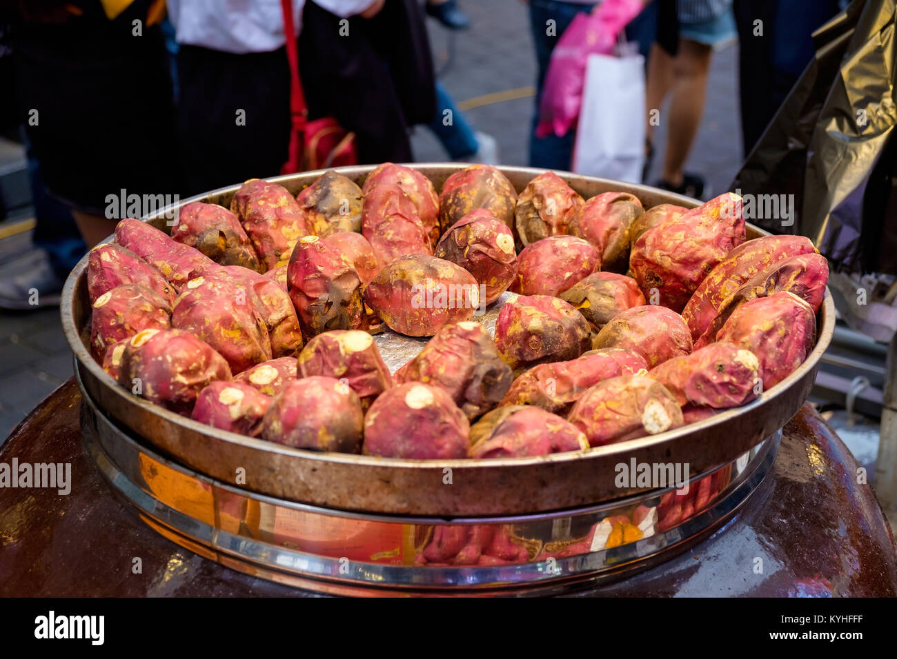 Braised sweet potatoes (Korean street food Stock Photo Alamy