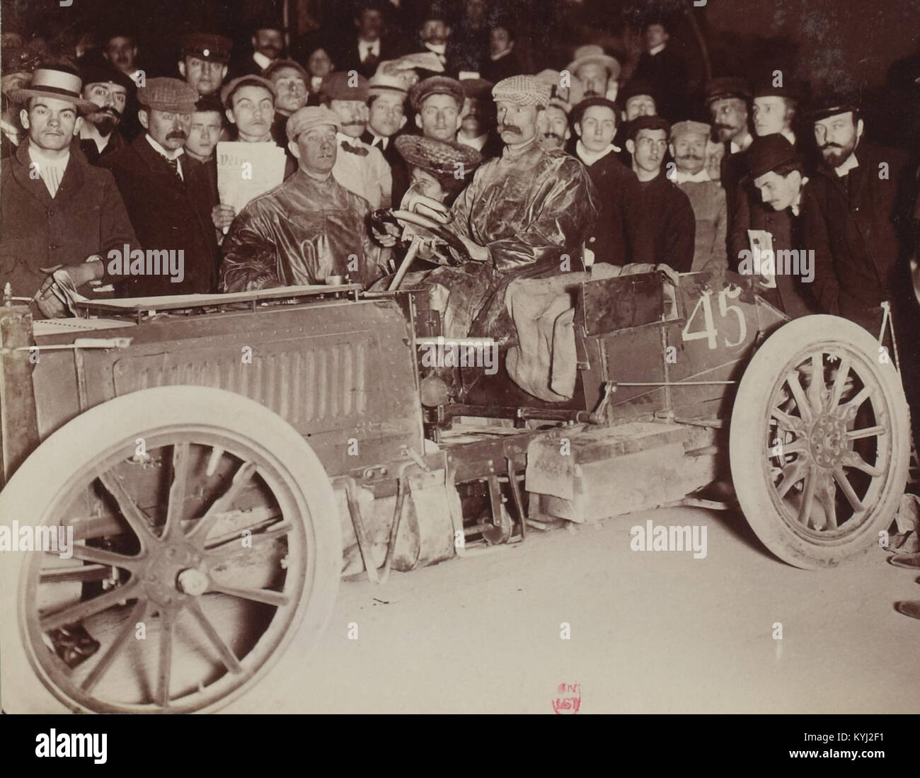 The SF Edge, a Napier car, won the 1902 Gordon Bennett Cup, completing ...
