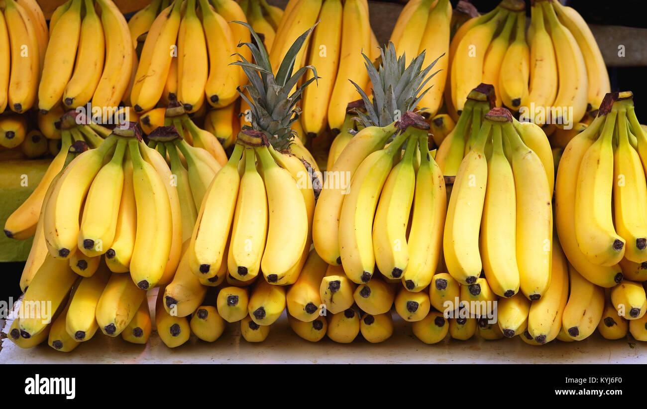 Bunch of Ripe Bananas at Grocery Store Stock Photo Alamy