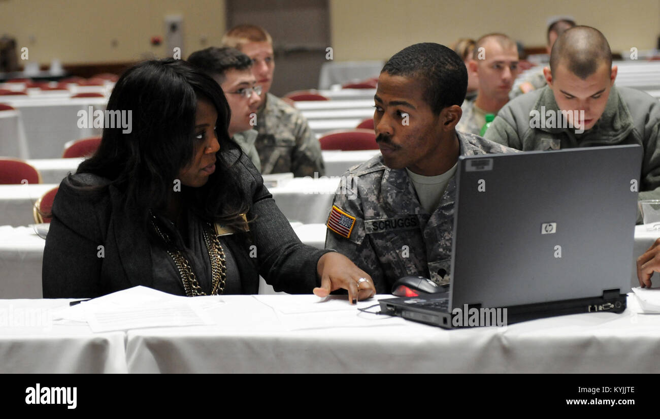 Monai Bell-Carson, an employment assistance consultant assists Spc. Martin Scruggs of the 1204th Aviation Support Battalion during the unit's Transition Assistance Program (TAP) in Covington, Ky., Dec. 6, 2012. TAP provided the Soldiers with classes on resume writing, interview techniques and using their military experience to attain or improve their employment. (Kentucky National Guard photo by Sgt. Scott Raymond) Stock Photo
