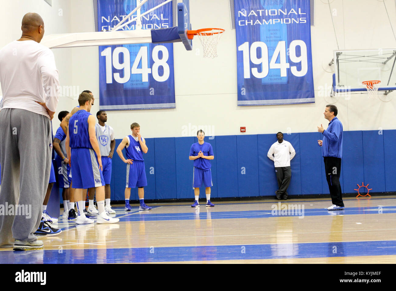 Kentucky Wildcats Basketball Game Stock Photo Alamy kentucky-wildcats-basketball-game-stock-photo-alamy