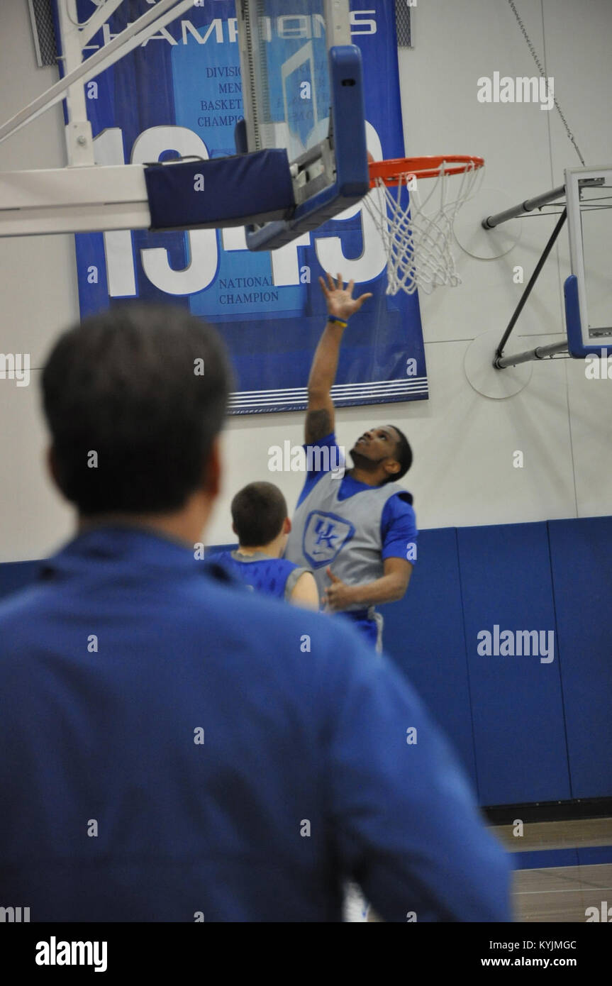 Kentucky Wildcats Basketball Game Stock Photo Alamy kentucky-wildcats-basketball-game-stock-photo-alamy