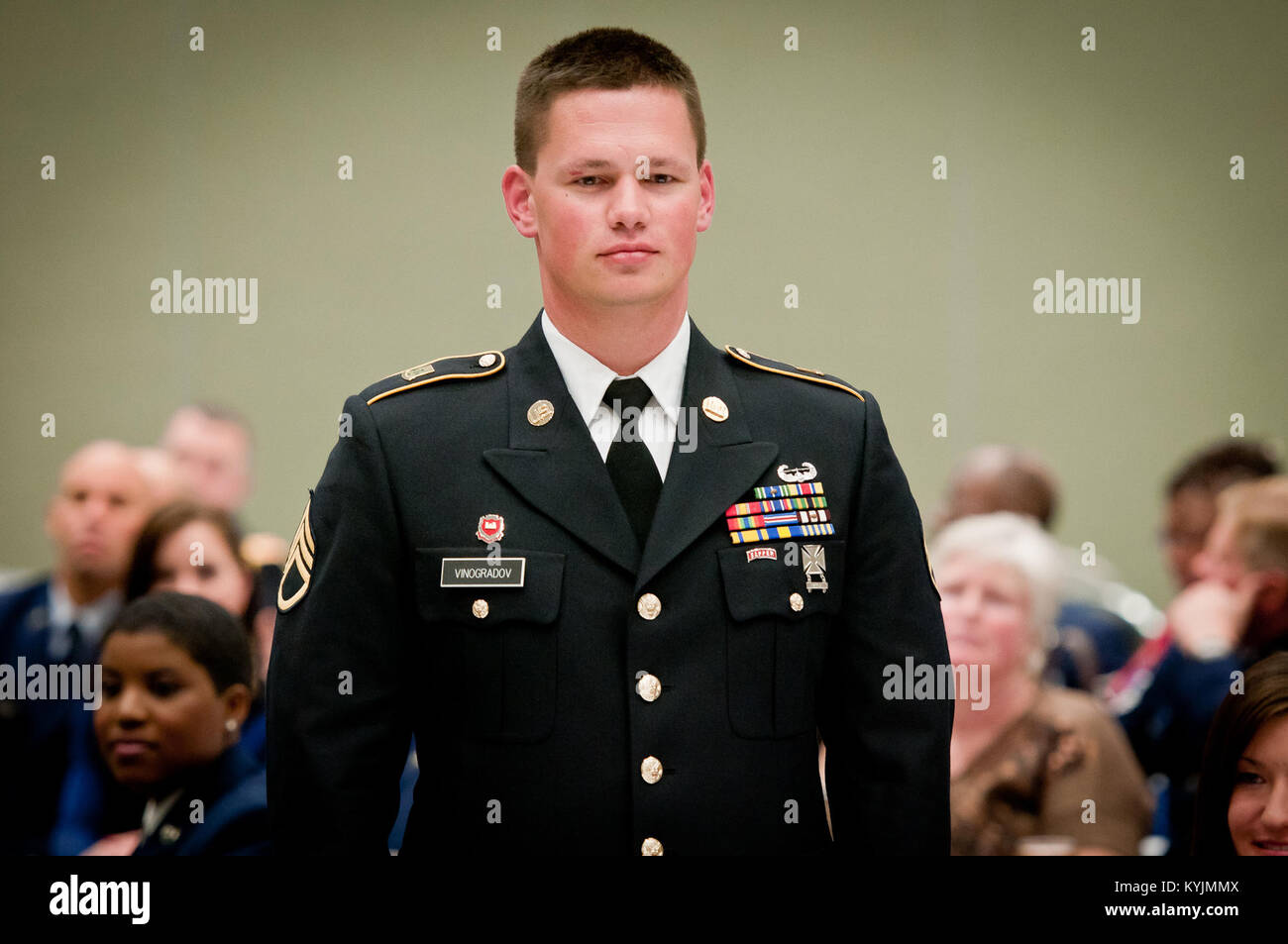 Staff Sgt. Aleksandr Vinogradov, a combat engineer with the 577th Sapper Company, stands at attention during the Outstanding Airman and Soldier of the Year Banquet in Louisville, Ky., on March 16, 2013. Vinogradov is the Kentucky Army National Guard’s Outstanding Non-Commissioned Officer of the Year for 2013. (U.S. Air Force photo by Staff Sgt. Maxwell Rechel) Stock Photo