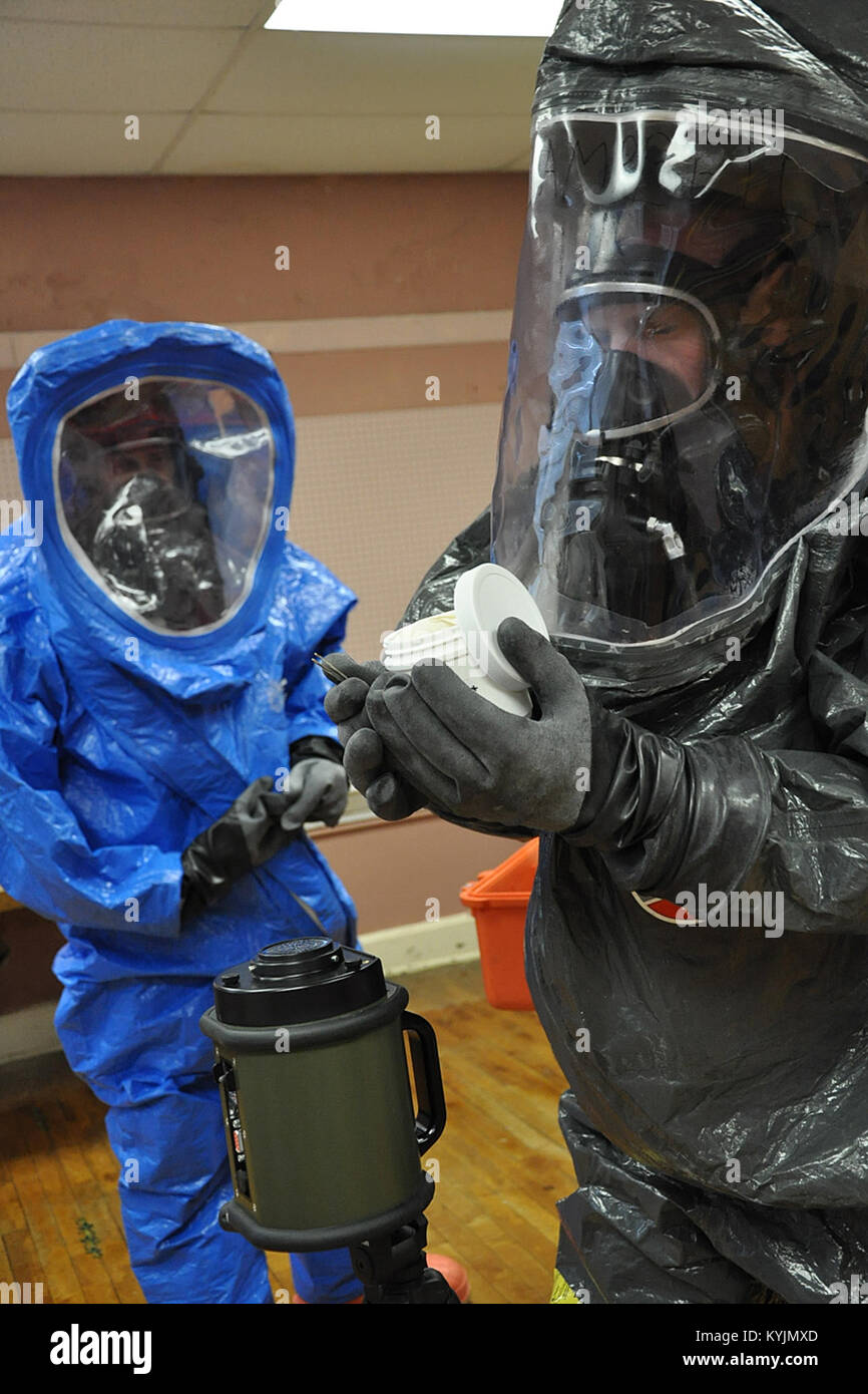 Members of the Kentucky National Guard's 41st Civil Support Team ...