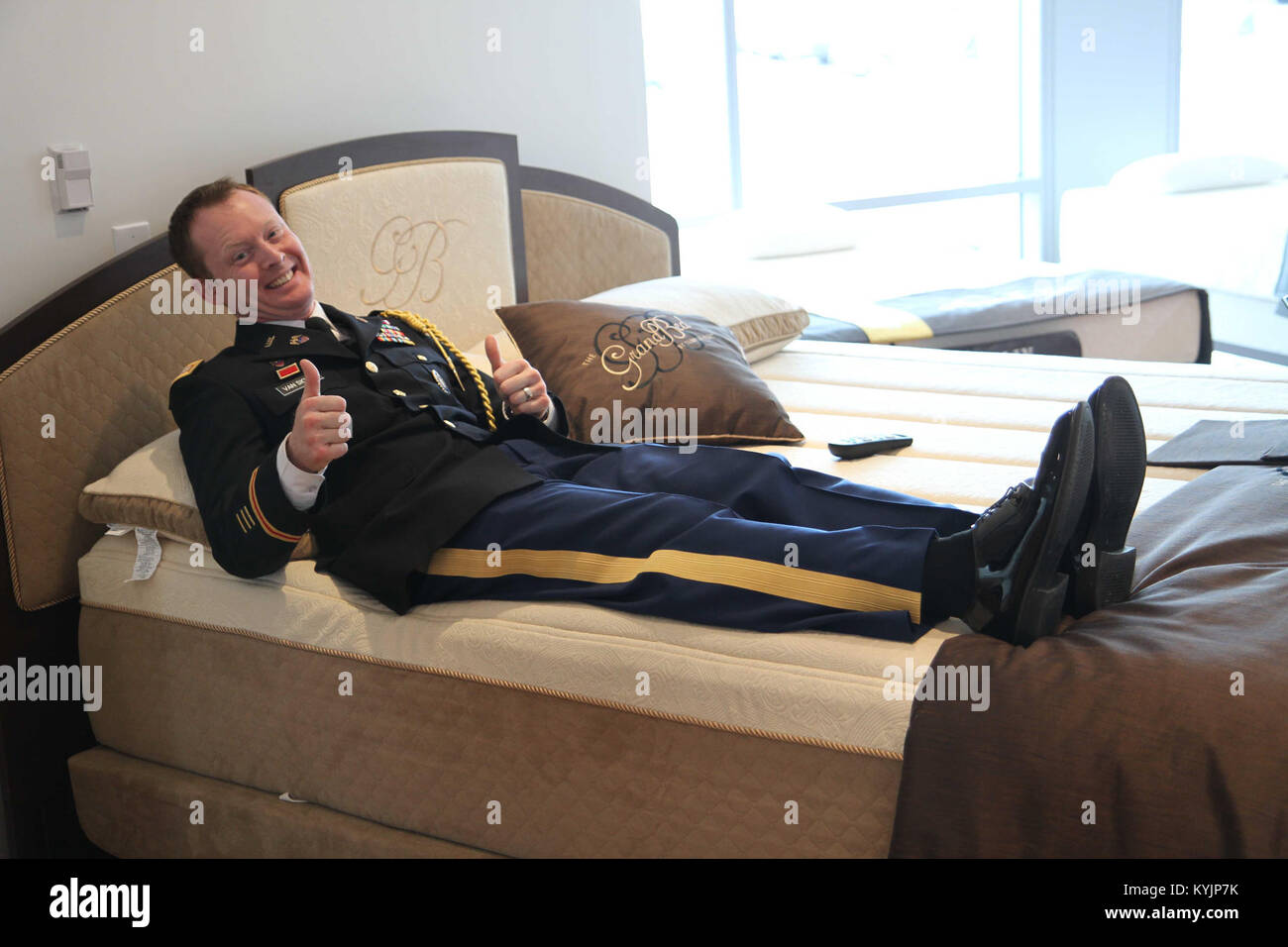 LEXINGTON, Ky -- [CPT Aaron Vansicle tries out a newTempur ...