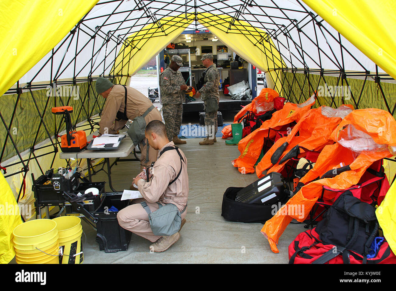 Members of the Ohio National Guard's 52nd Civil Support Team  participate in a training exercise in Lexington, Ky., Nov. 5, 2014. The exercise was arranged through a joint effort with the Kentucky Guard's 41st Civil Support Team, the Lexington Fire Department and Kentucky State Police. (U.S. Army National Guard photo by Staff Sgt. Scott Raymond) Stock Photo