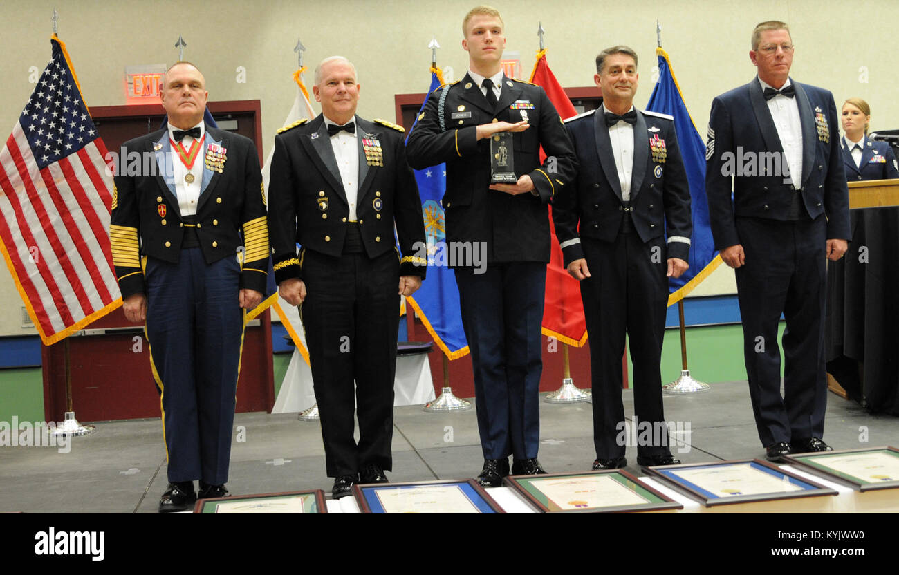 The Kentucky Army National Guard's Soldier of the Year, Spc. Christopher Jones (center), infantryman assigned to Company B, 1st Battalion, 149th Infantry (Mountain Warriors), is honored with the Kentucky's Enlsited Exceptional Performance Award (K.E.E.P.), during the awards presentation March 14, in Louisville, Kentucky. The annual Outstanding Airman and Soldier of the Year awards dinner honors Kentucky's finest Airmen and Soldiers who are recognized by their peers for dedicating themselves to the welfare and security of our nation. (Photo by Sgt. 1st Class Gina Vaile-Nelson, 133 MPAD/KYARNG R Stock Photo