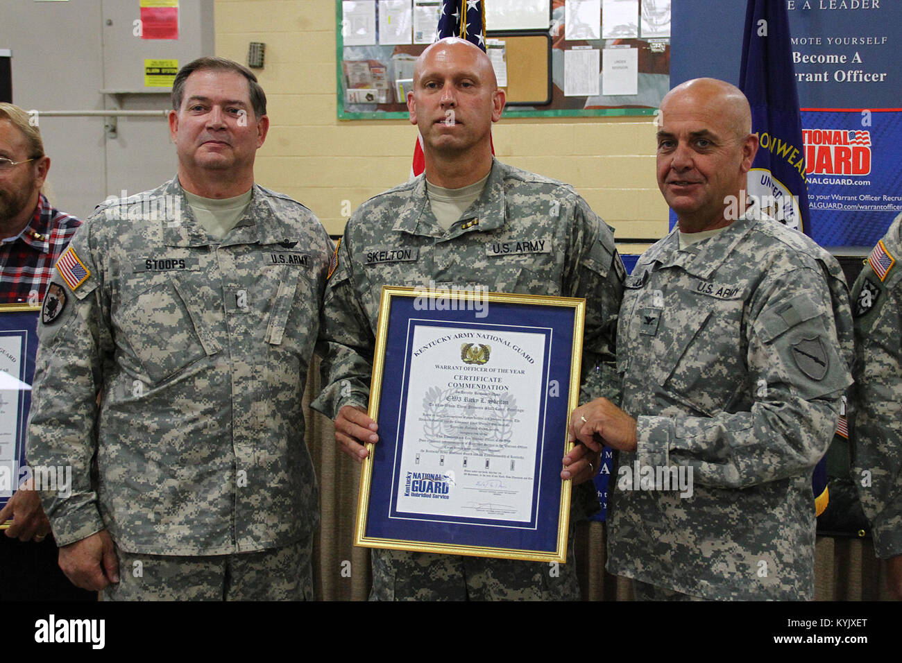 Chief Warrant Officer Ricky Skelton receives the 2010 Kentucky Warrant