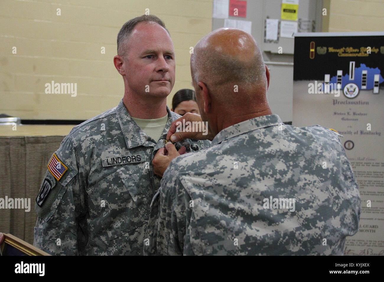 Chief Warrant Officer Richard Lindfors receives the 2013 Kentucky