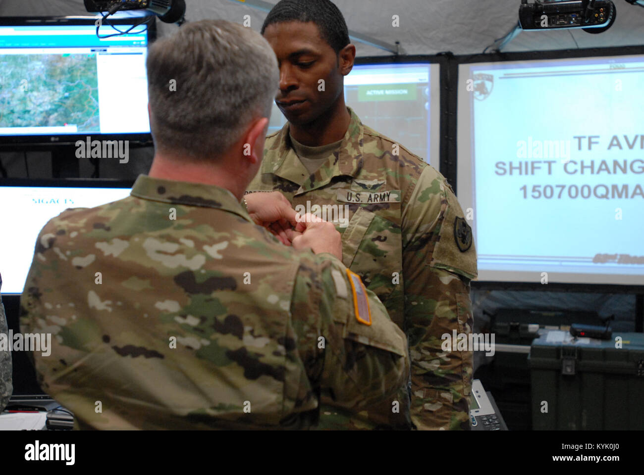 US army national guard in the field Stock Photo - Alamy