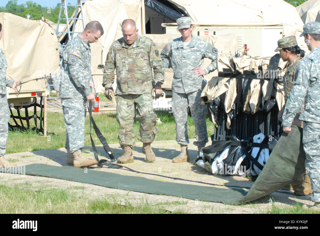 US army national guard in the field Stock Photo - Alamy