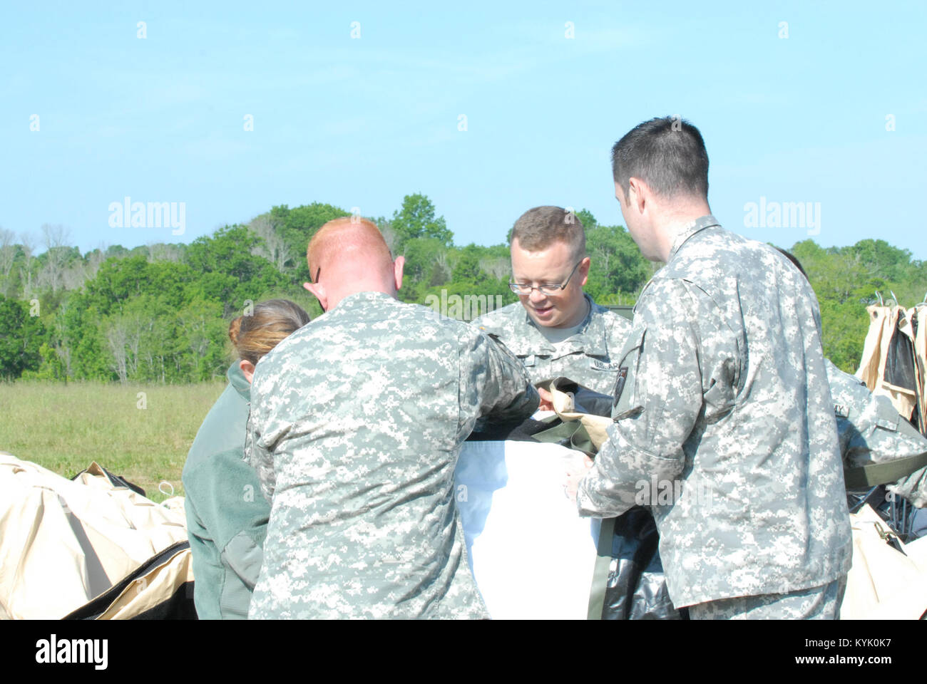 US army national guard in the field Stock Photo - Alamy