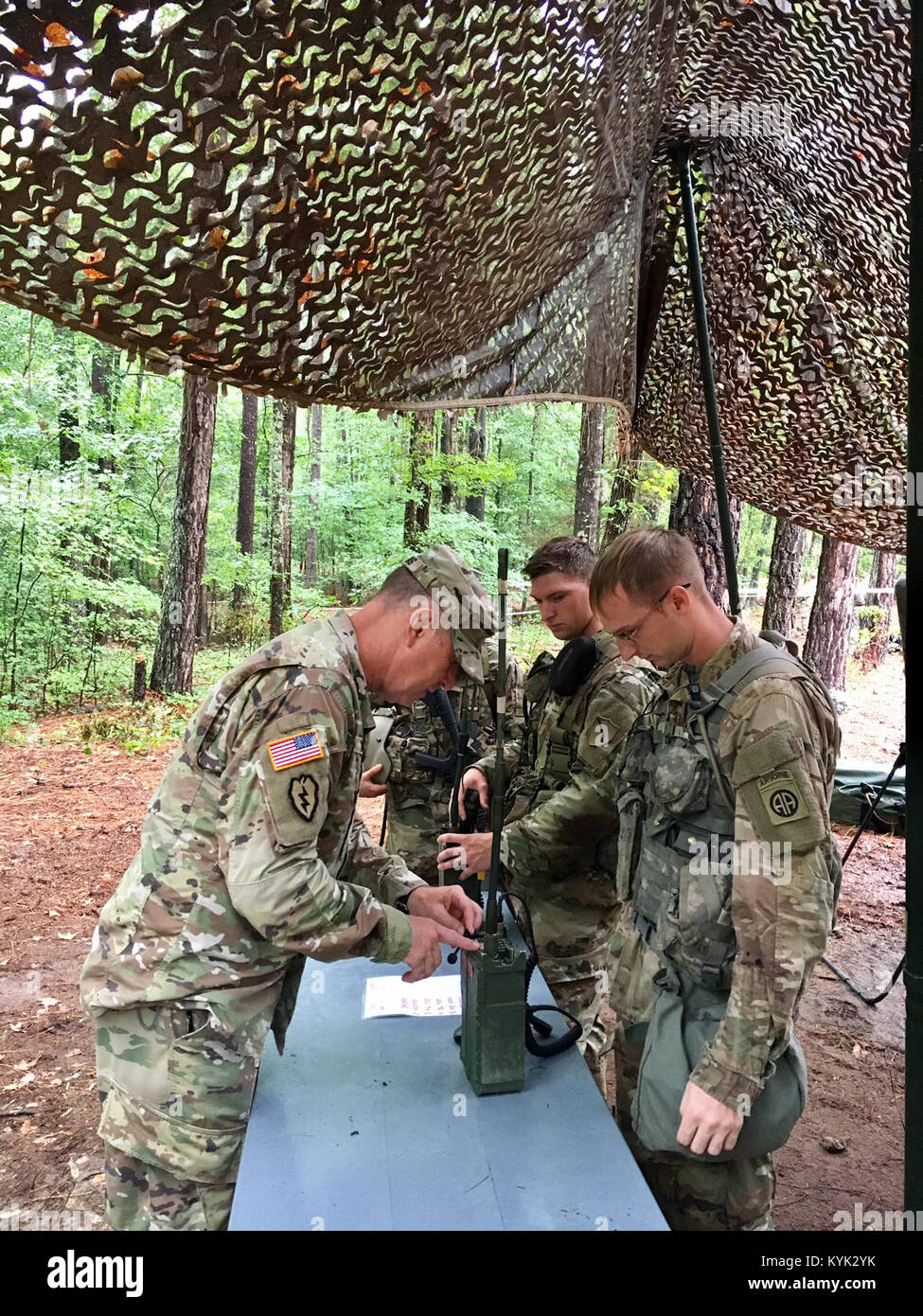 U.S. Army National Guard and 82nd Airborne Division Infantrymen load frequencies into a tactical radio during the Expert Infantryman Badge qualification course at Fort Pickett, Va. ,Aug. 8, 2017. Soldiers attempting to earn the EIB have specific graders at each station in order to test their knowledge. (U.S.  National Guard photo by 1st. Lt. Michael Reinersman) Stock Photo