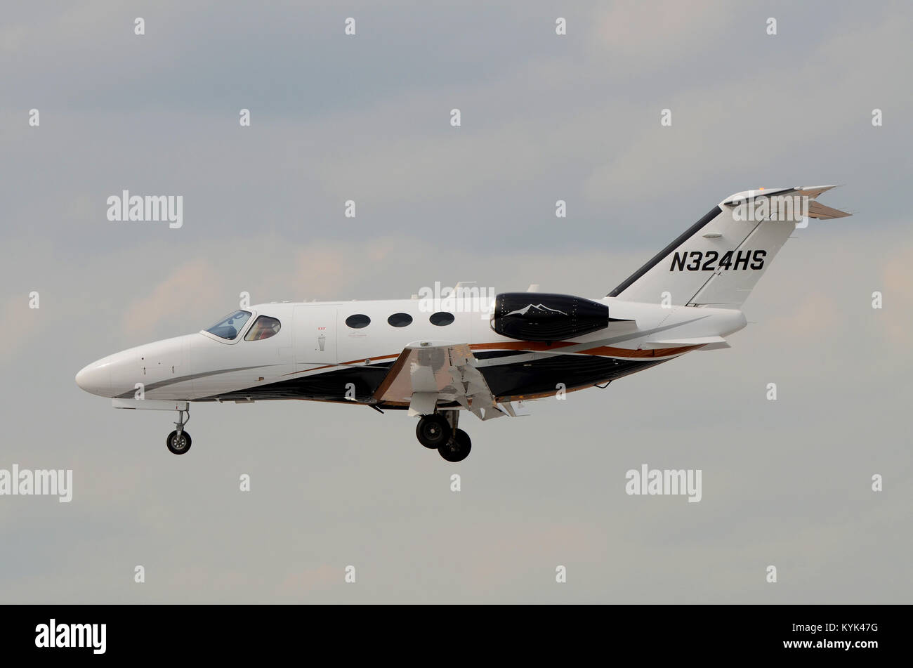 Cessna 510 Citation Mustang N324HS High Sierra edition on approach to land. Executive jet plane landing Stock Photo