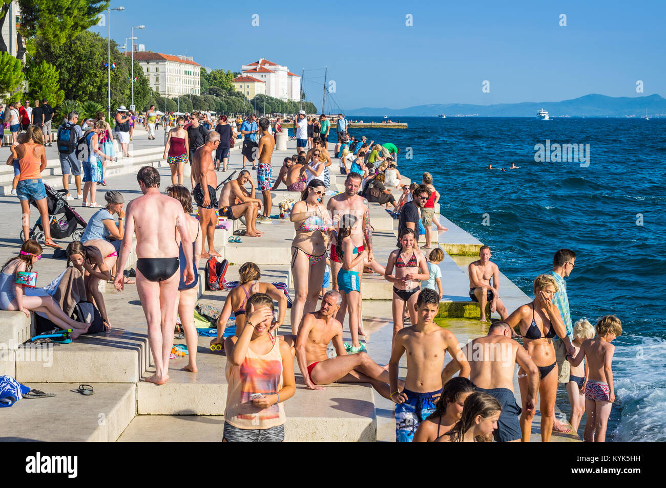 Zvuk hi-res stock photography and images - Alamy