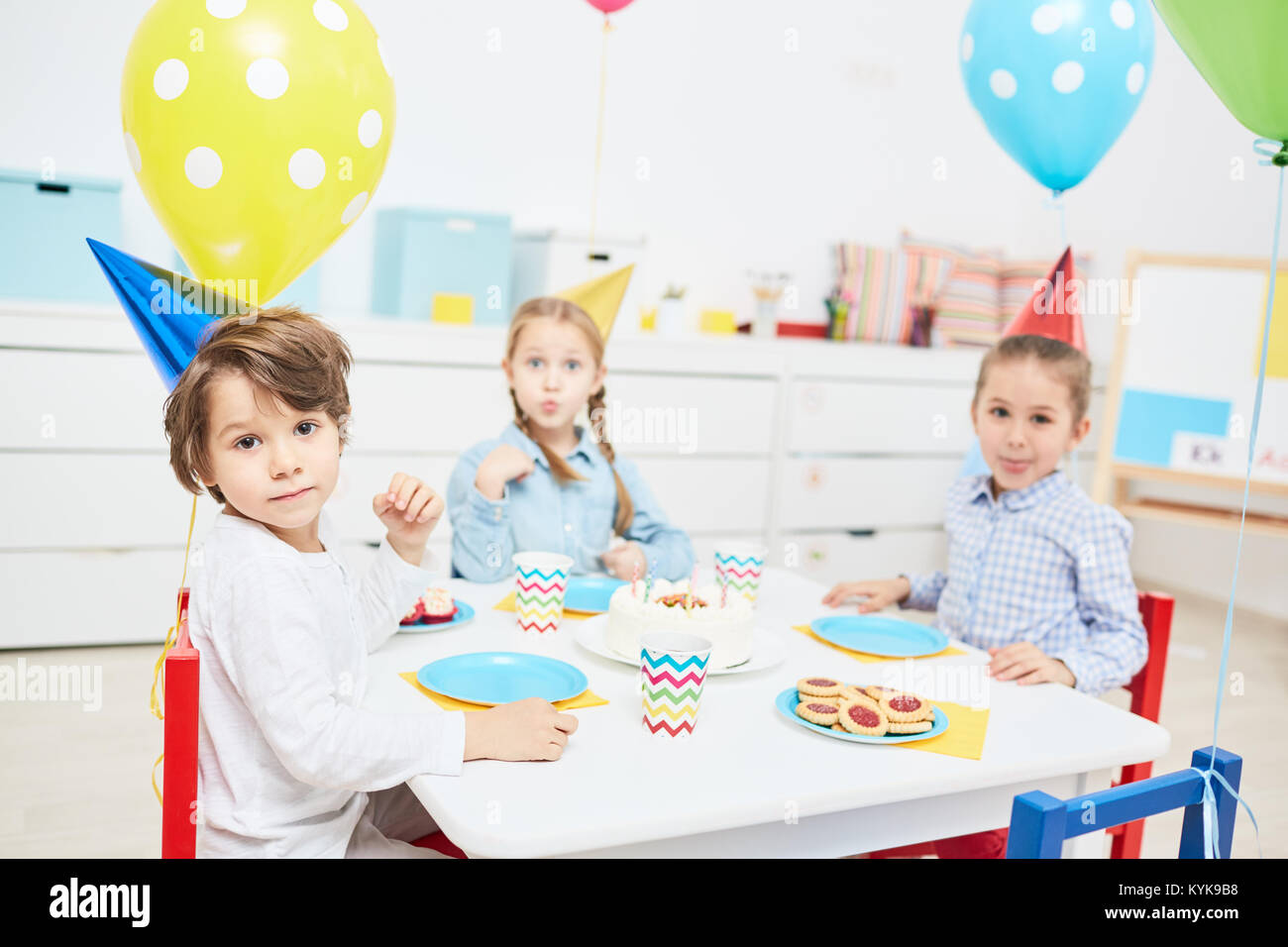  Birthday in kindergarten Stock Photo - Alamy Illustration 