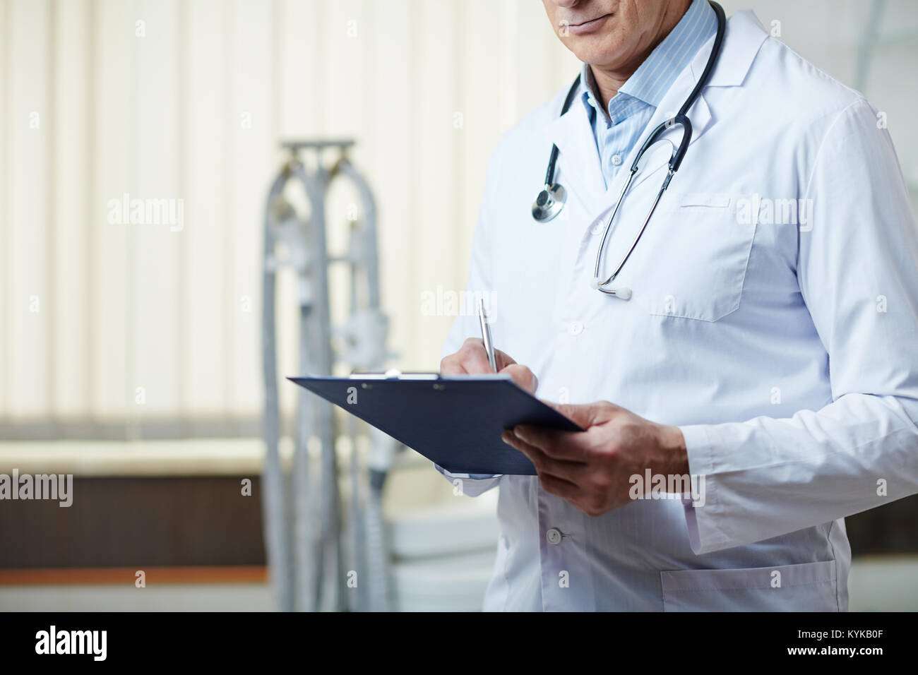 Man doctor stethoscope making hi-res stock photography and images - Alamy