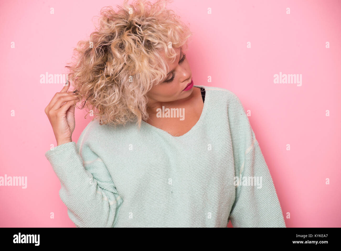 Savanna Love Island 2018 smiling Stock Photo Alamy
