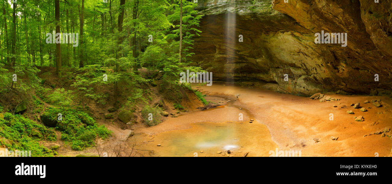 The Ash Cave and waterfall in Hocking Hills State Park, Ohio, USA Stock Photo Alamy