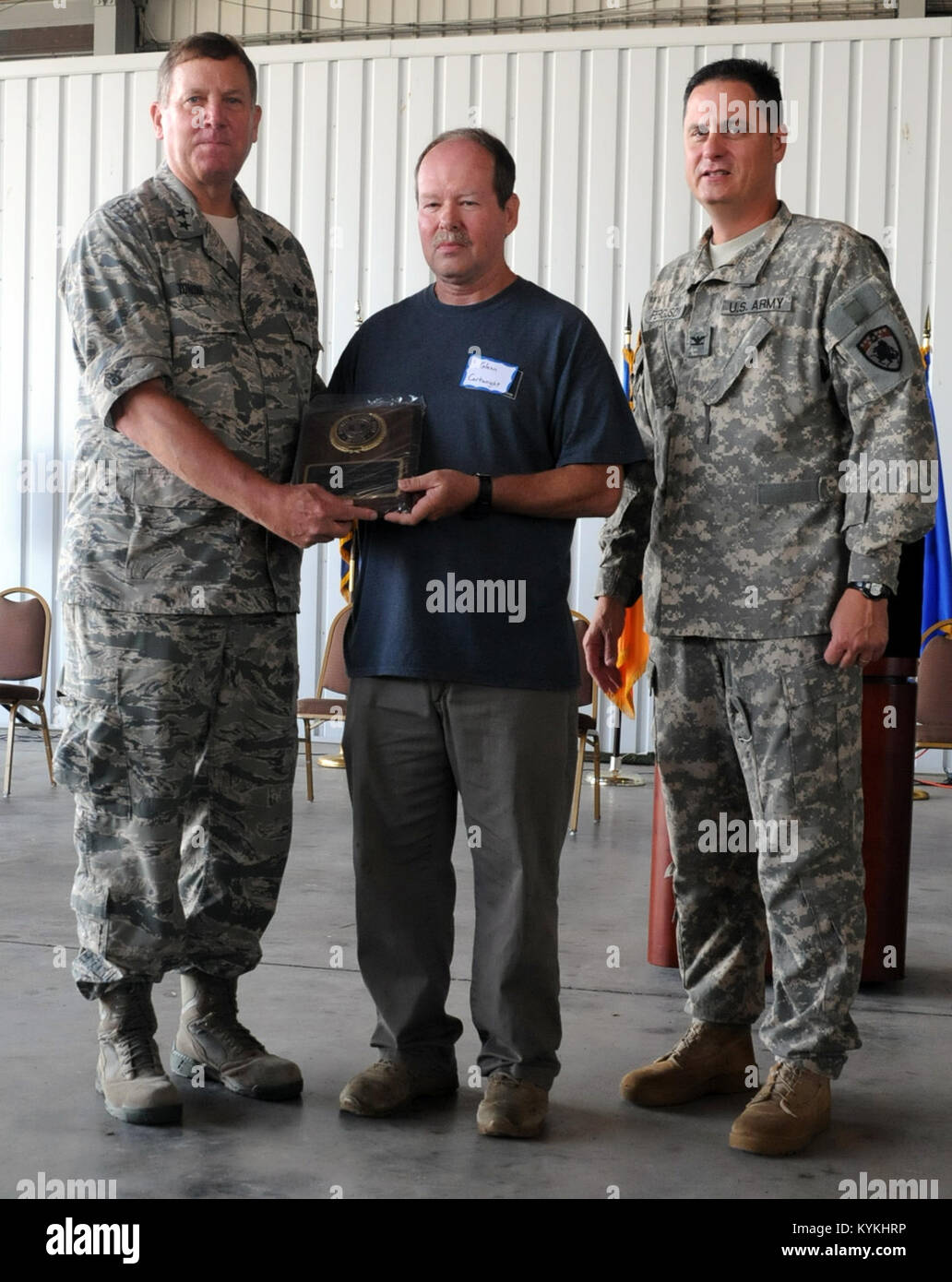 Kentucky's Adj. Gen., Maj. Gen. Edward Tonini, presents retired Staff Sgt. Glenn Cartwright the 30 year plauqe at an awards ceremony held July 9 at the Capital City Airport in Frankfort Ky.  (U.S. Army National Guard photo by Spc. Brandy Mort) Stock Photo