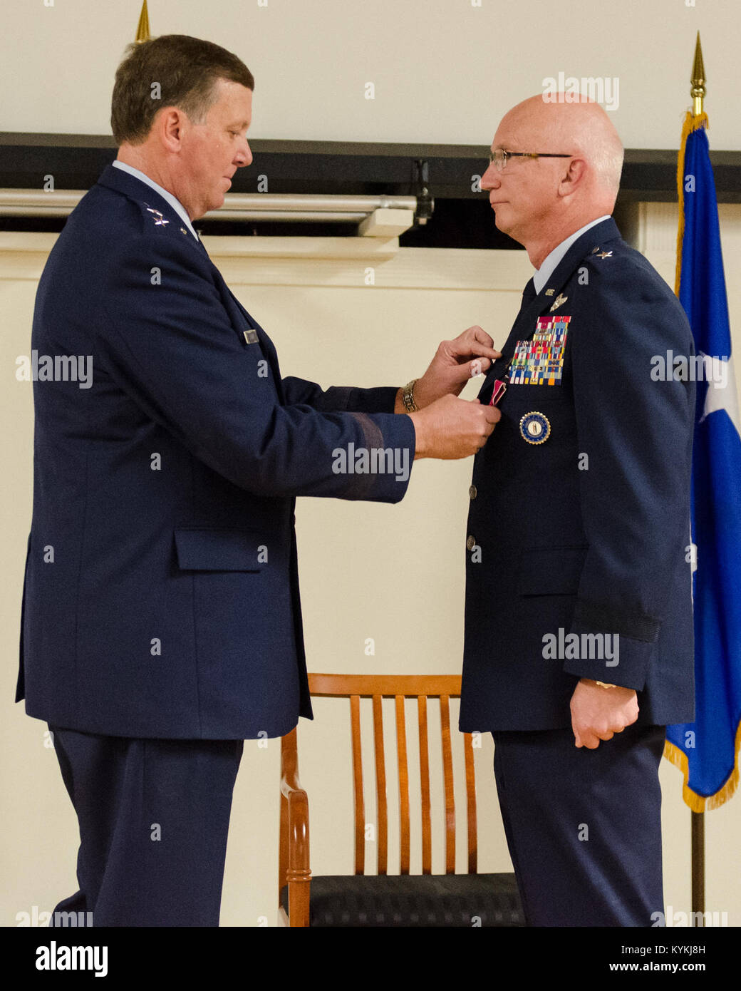 Brig. Gen. Mark Kraus (right), a Kentucky Air National Guardsman who serves as Air National Guard assistant to the commander of U.S. Air Forces Central, is awarded The Legion of Merit, first oak leaf cluster, by Kentucky’s adjutant general, Maj. Gen. Edward Tonini, during a ceremony held Aug. 18, 2013, at the Kentucky Air National Guard Base in Louisville, Ky. Kraus also was promoted to the rank of major general during the ceremony. (U.S. Air National Guard photo by Airman Joshua Horton) Stock Photo