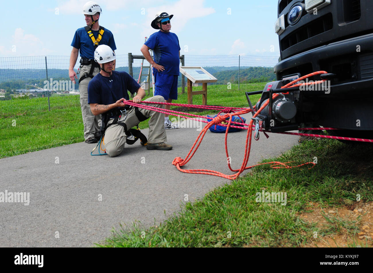 Soldiers and Airmen of the 41st Civil Support Team train on technical ...