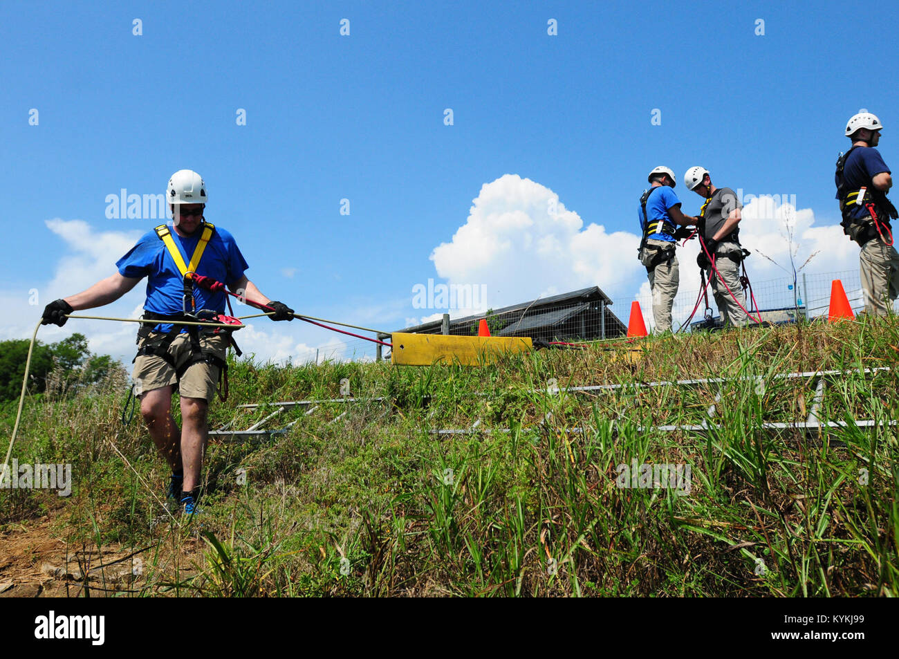 Soldiers and Airmen of the 41st Civil Support Team train on technical ...
