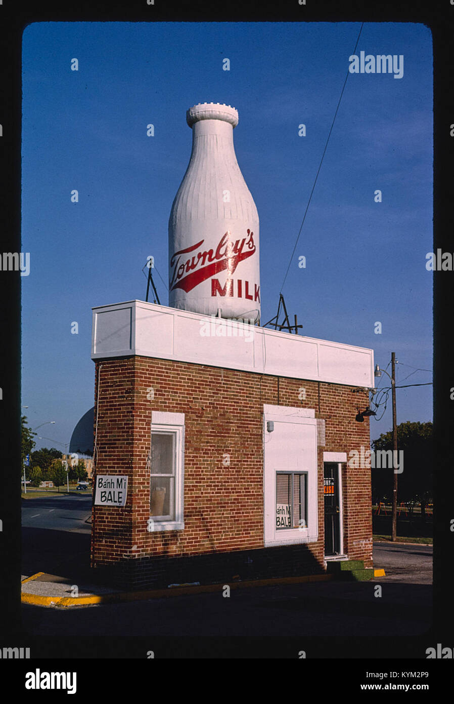 Roadside America -- Townley milk bottle, Oklahoma City, Oklahoma 26447766349 o Stock Photo