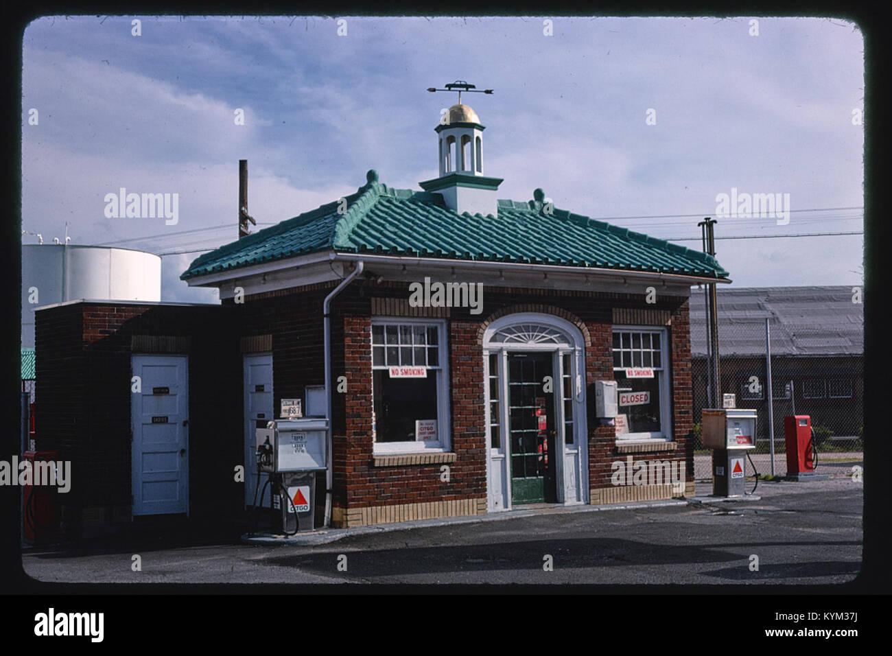 Leahy's Citgo gas station, horizontal view, Danbury, Connecticut (LOC) 23961049868 o Stock Photo