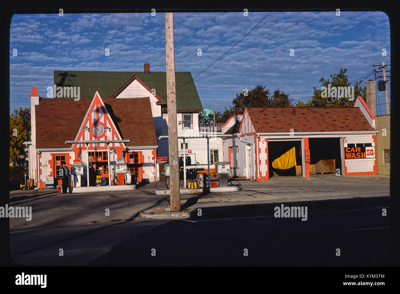 Mobil gas station hires stock photography and images Alamy