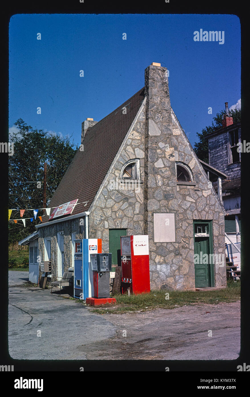 Old gas station south carolina hires stock photography and images Alamy