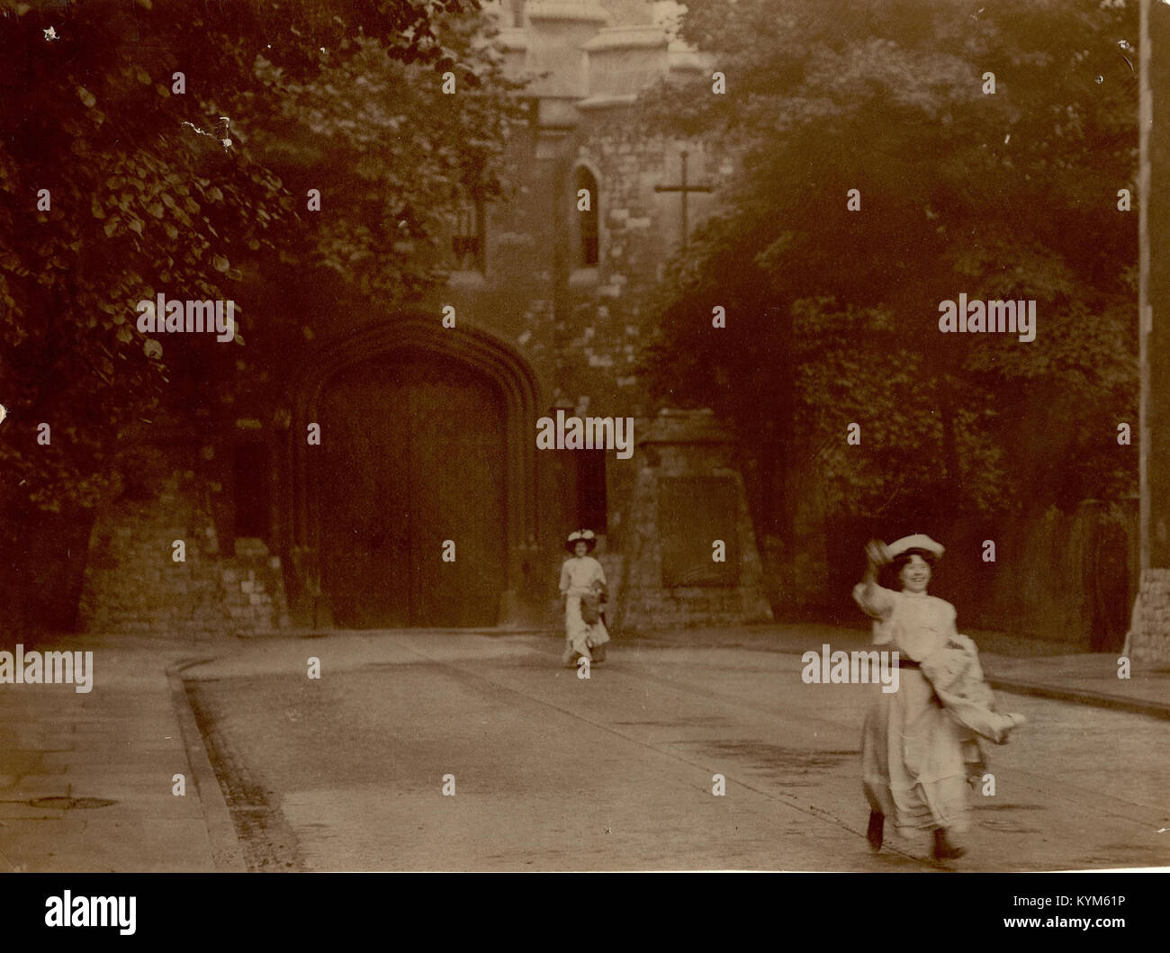 Edith New and Mary Leigh leaving Holloway Prison in Sep 36345342474 o Stock Photo