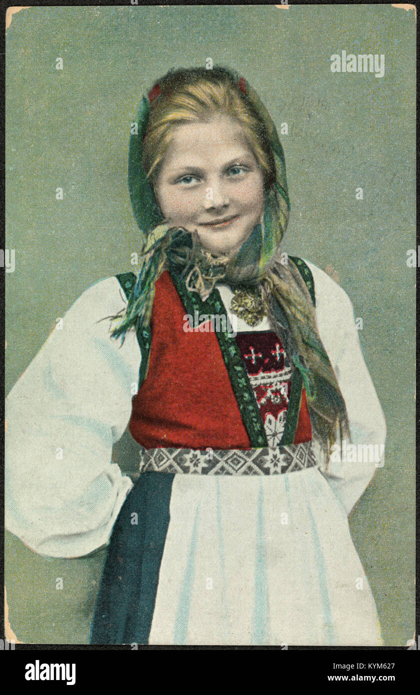 Ung jente i bunad fotografert av Solveig Lund 26655900379 o Stock Photo