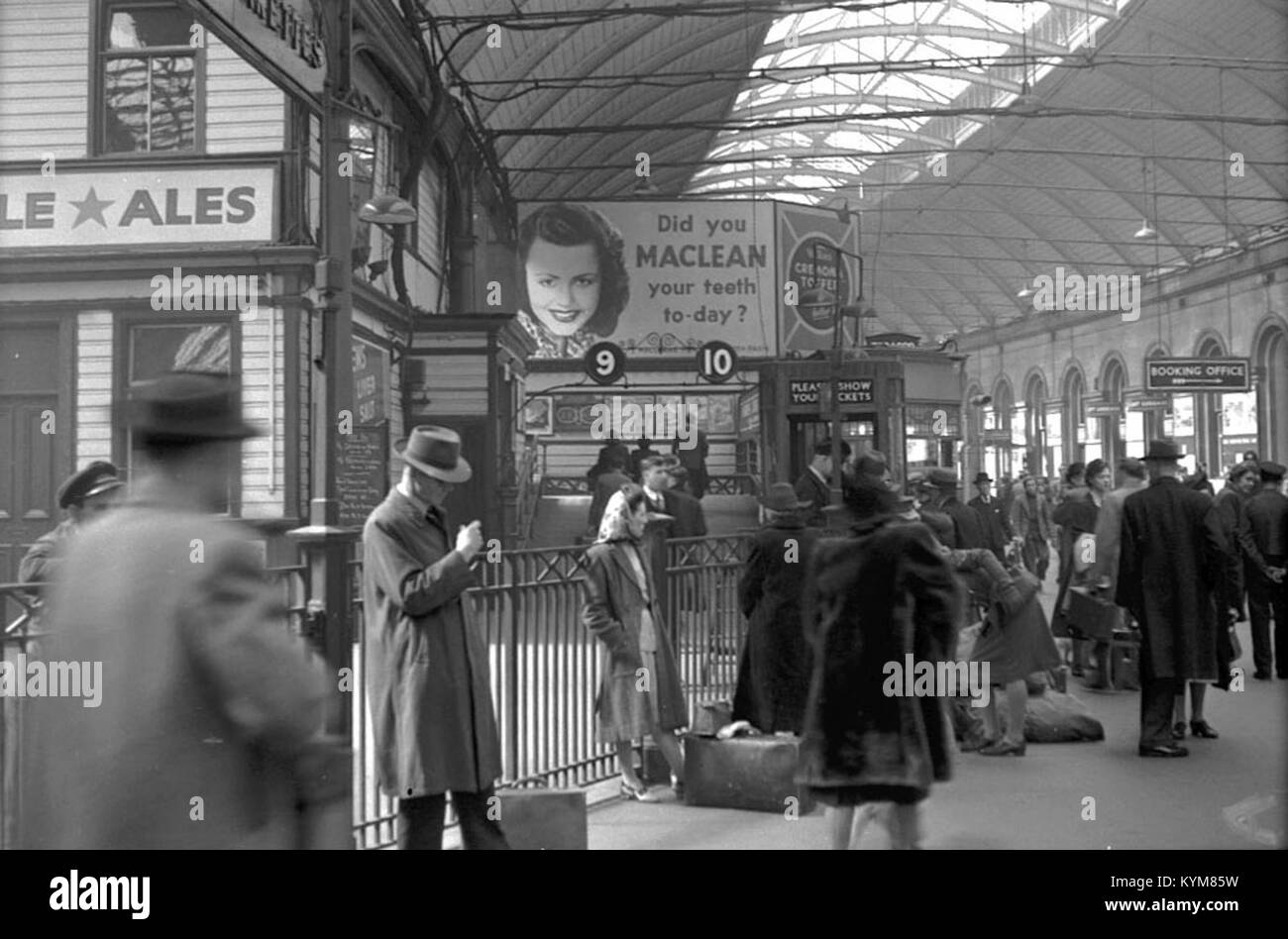 Inside Newcastle Central Station, 1948 35961893876 o Stock Photo