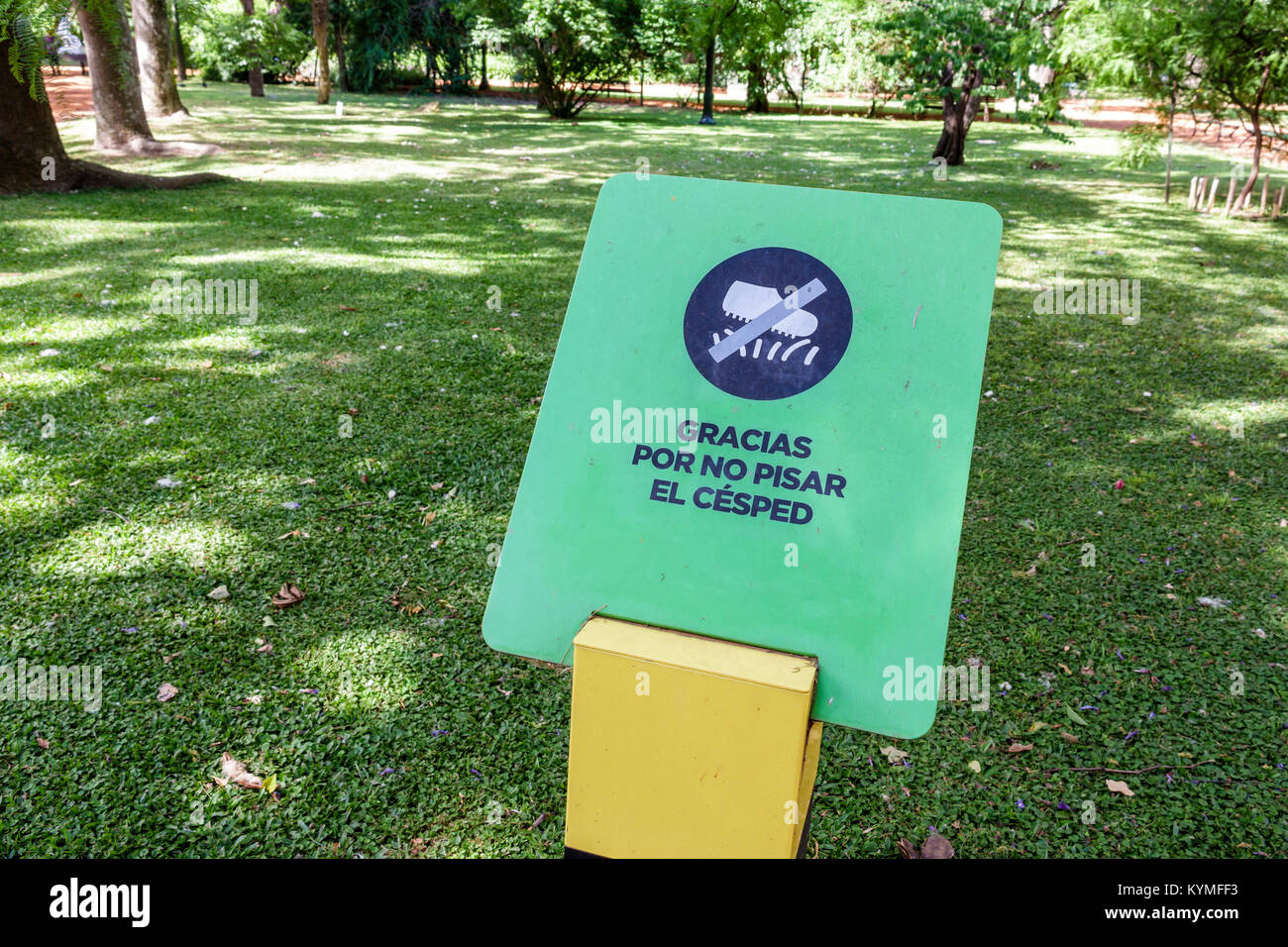 Buenos Aires Argentina,Palermo,park,Jardin Botanico Carlos Thays botanical garden,law,sign,do not step on grass,Spanish,sign,warning,Hispanic,ARG17111 Stock Photo