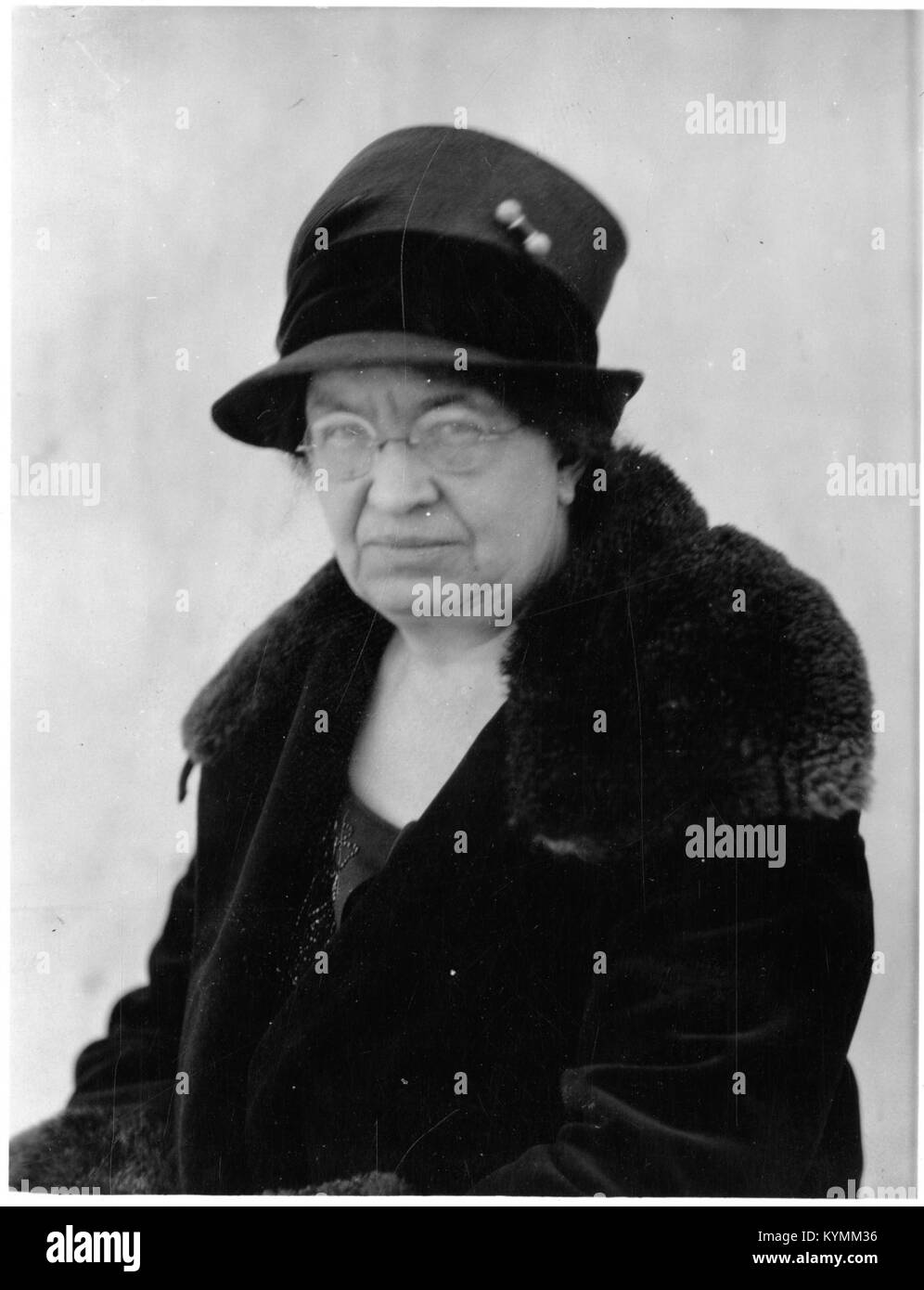 Historical native american regalia Black and White Stock Photos ...