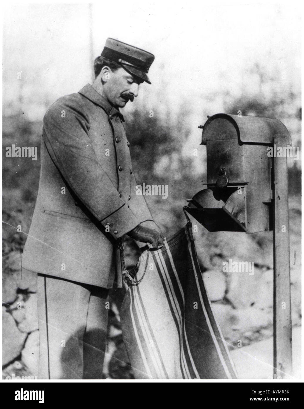Mail carrier 1900s hi-res stock photography and images - Alamy