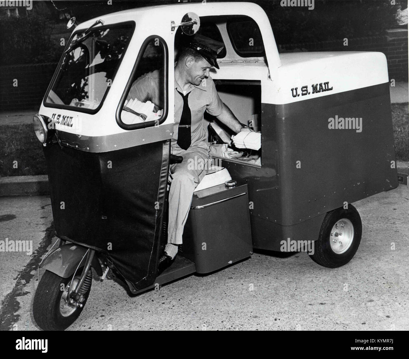 Usps Vehicle Stock Photos & Usps Vehicle Stock Images Alamy
