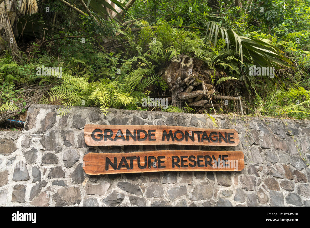 Schild Grand Montagne Nature Reserve,  Insel Rodrigues, Mauritius, Afrika,  | Sign Grand Montagne Nature Reserve, Rodrigues island,  Mauritius, Africa Stock Photo