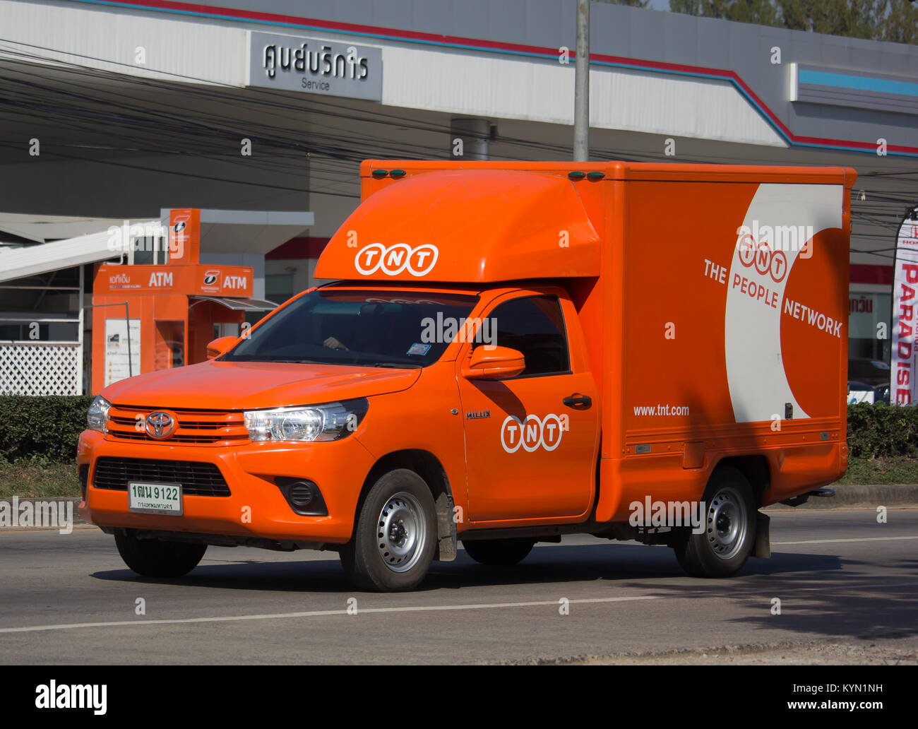 Tnt courier delivery van hires stock photography and images Alamy