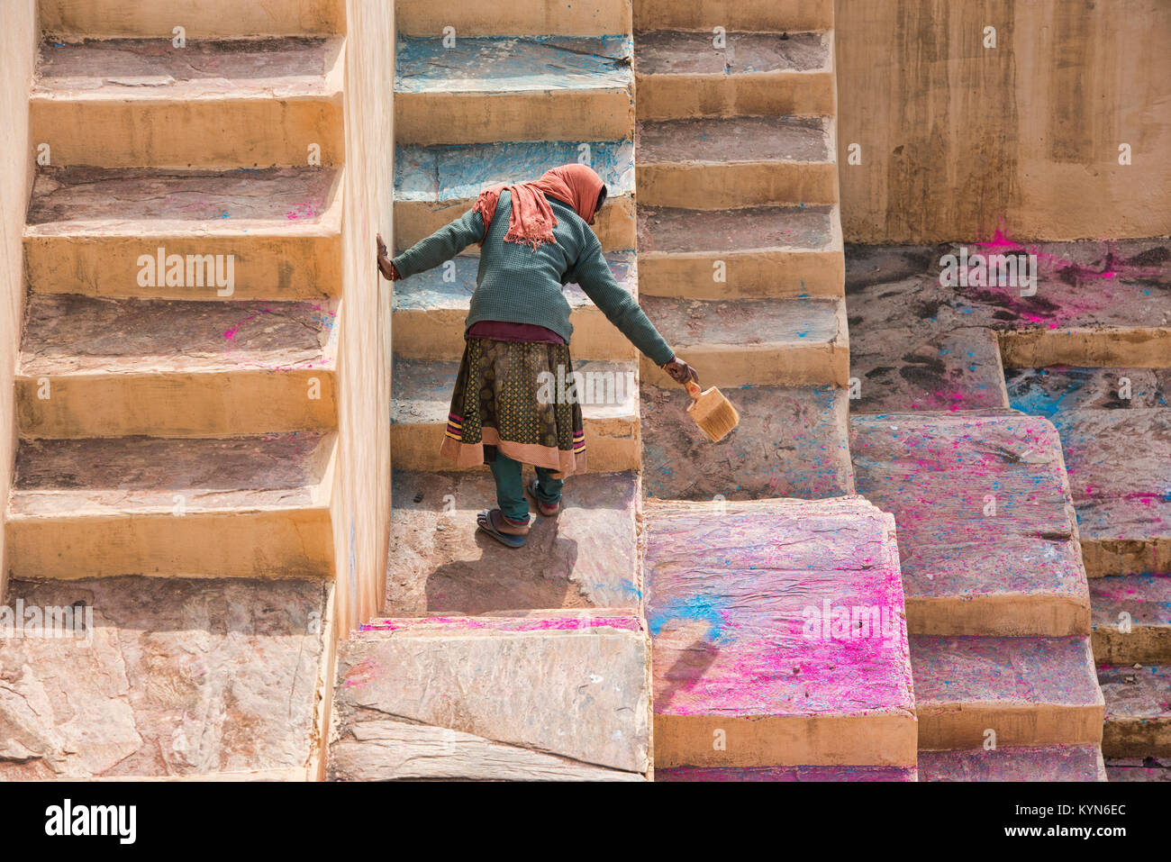 Sweeper at the Panna Meena ka Kund stepwell, Jaipur, India Stock Photo