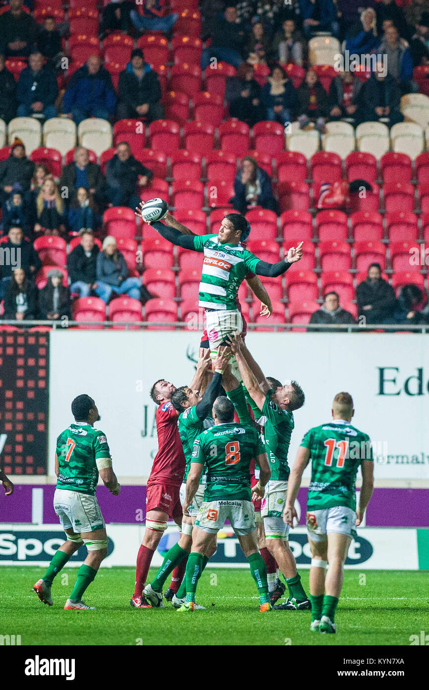 FAO SPORTS PICTURE DESK LLANELLI, WALES - NOVEMBER 03:Whetu Douglas Benetton  Treviso reaches for the ball during the Guinness PRO14 match between  Scarlets and Benetton Treviso at Parc y Scarlets, Llanelli, Wales,